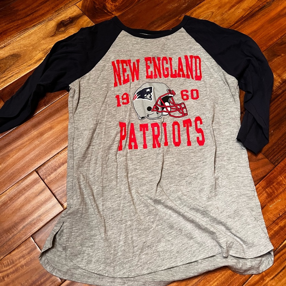 Women’s New England patriots baseball tee. Size xl